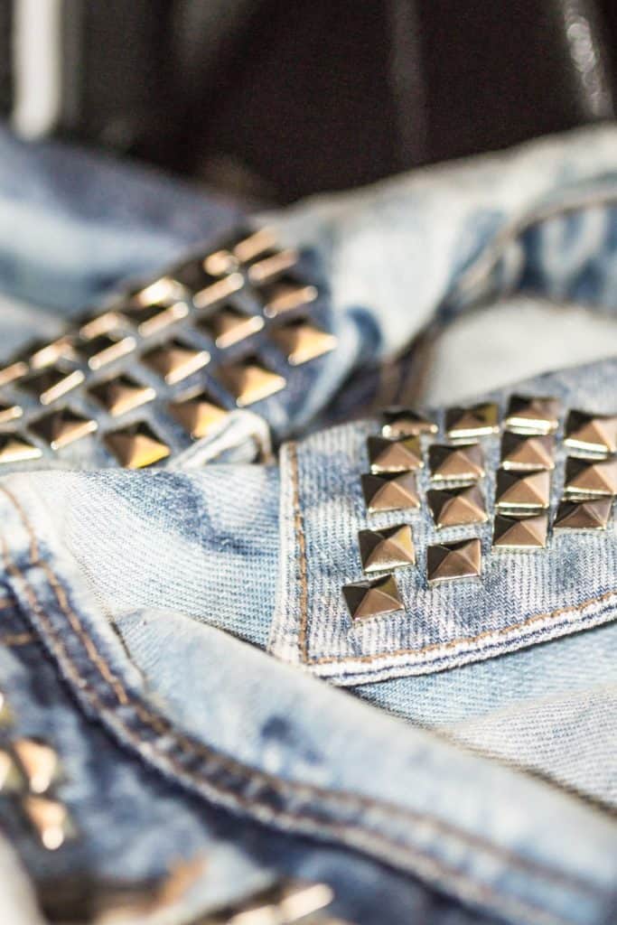 generyczne zdjęcie stockowe katany dzinś DIY