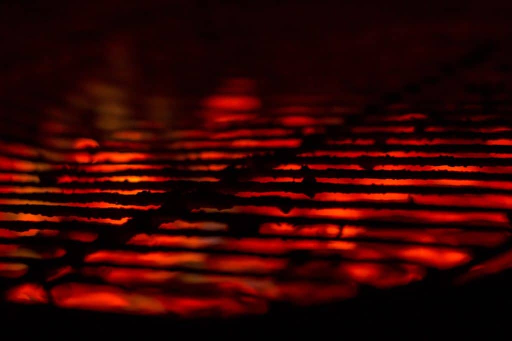 Powtórzone linie mogą tworzyć swoisty "filtr" przez który patrzymy na zdjęcie.