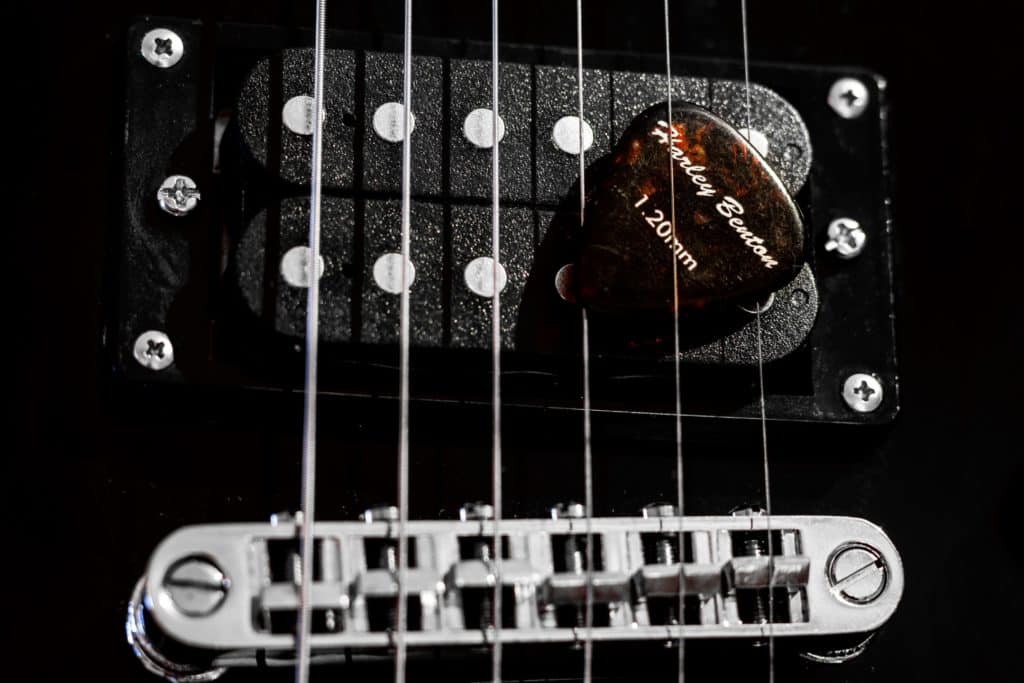 Foto wyzwanie fotografia produktowa kostka do gitary harley benton