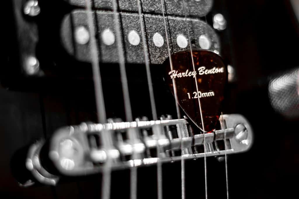 Foto wyzwanie fotografia produktowa kostka do gitary harley benton