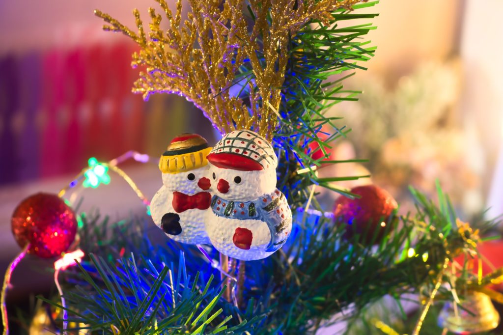 Wyzwanie fotograficzne perspektywa - Bałwany - ozdoba choinkowa, bokeh