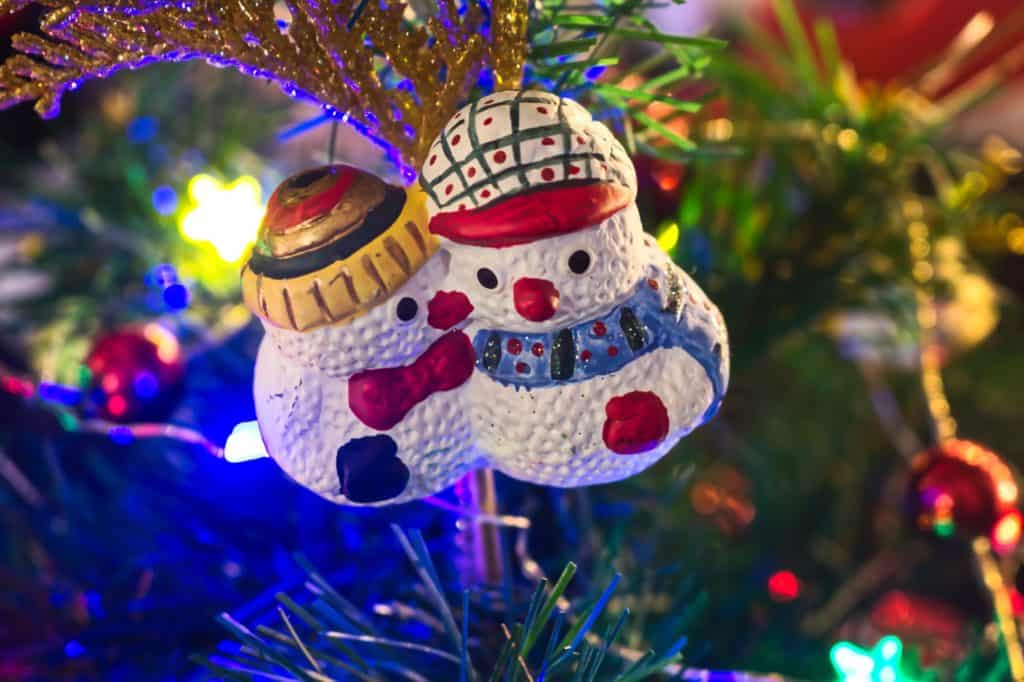 Wyzwanie fotograficzne perspektywa - Bałwany - ozdoba choinkowa.