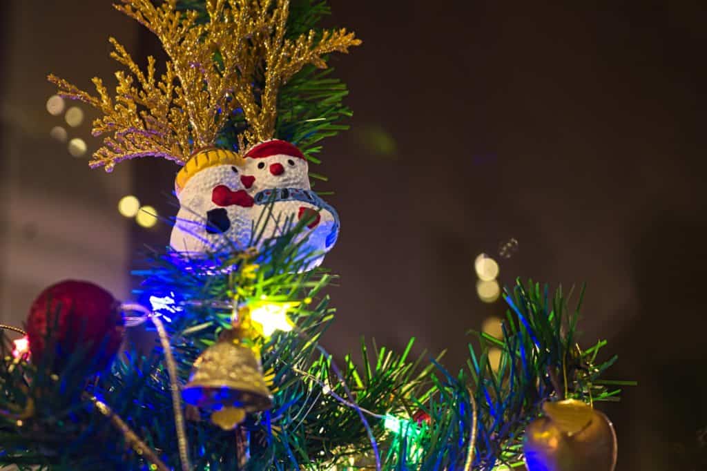 Wyzwanie fotograficzne perspektywa - Bałwany - ozdoba choinkowa, bokeh