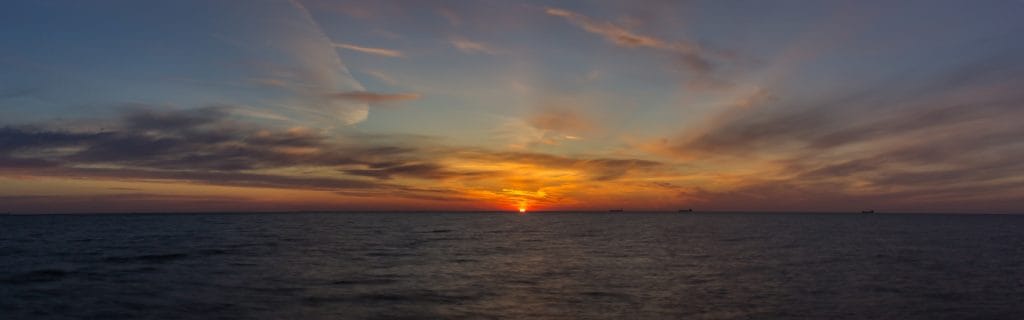 Długi czas naświetlania zdjęcia filtr Hoya ProND 1000 wschód słońca Sopot molo-5