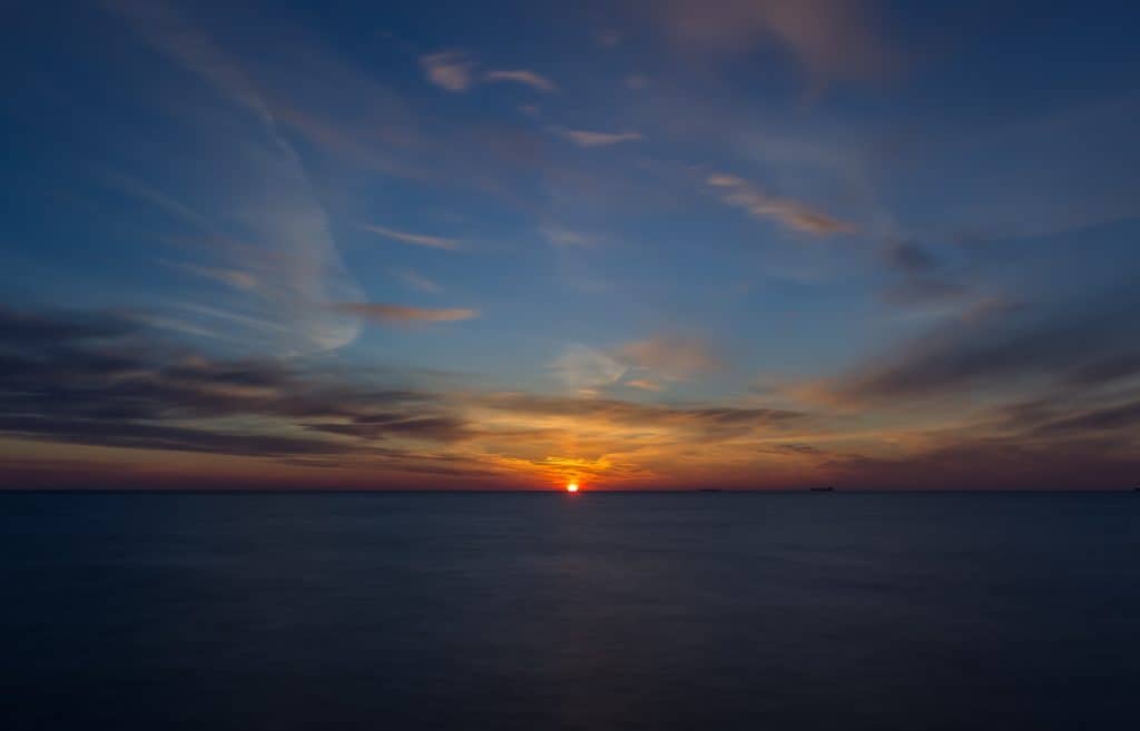 Długi czas naświetlania zdjęcia filtr Hoya ProND 1000 wschód słońca Sopot molo-6