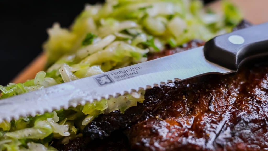 Fotografia produktu w aranżacji mięso stek i nóż do steku Richardson Sheffield-1
