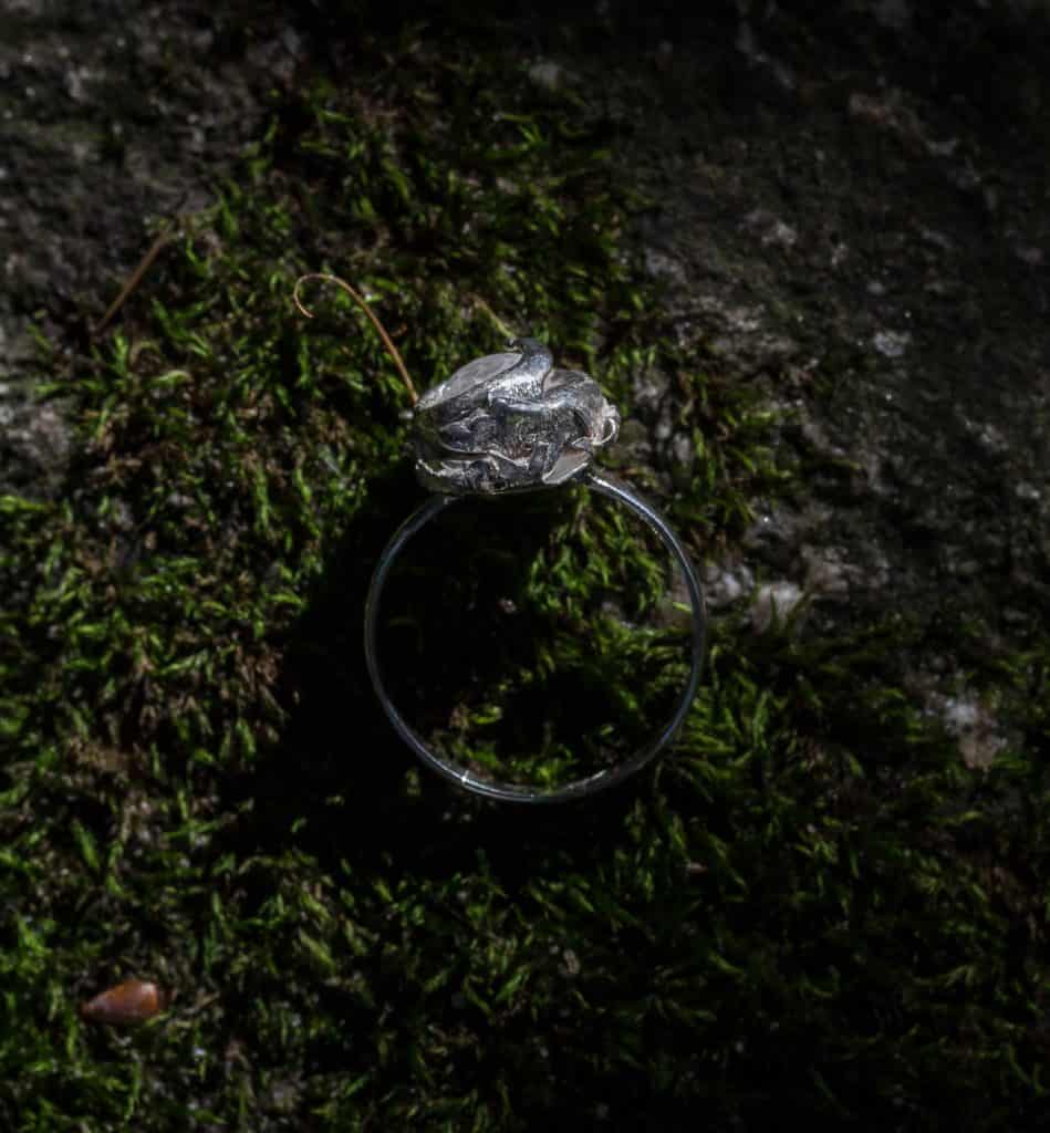 Srebrny pierścionek z lisem - fotografia produktowa