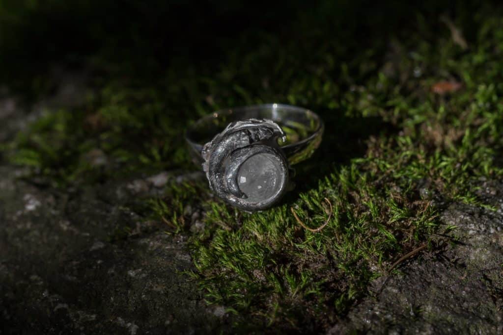 Jak zrobić zdjęcie biżuterii - las oliwski 