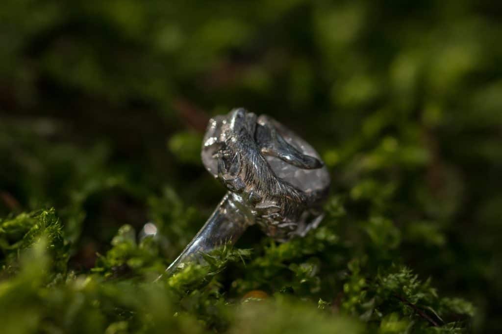 Srebrny pierścionek z lisem - fotografia produktowa