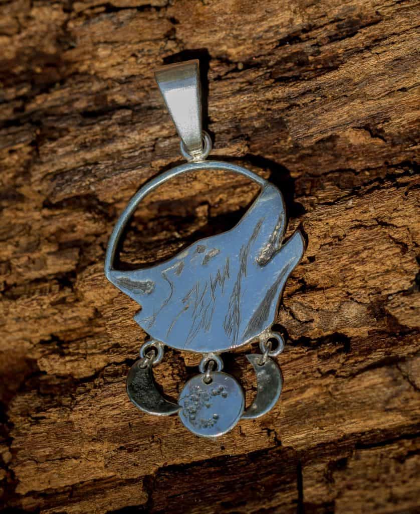 Jak zrobić zdjęcie biżuterii drewno i srebro 