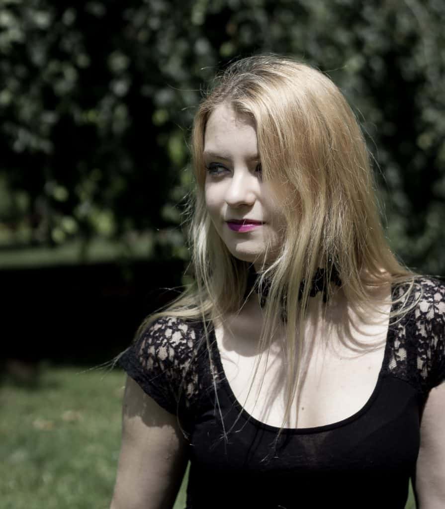 Gotycki portret w plenerze - przykład cieni