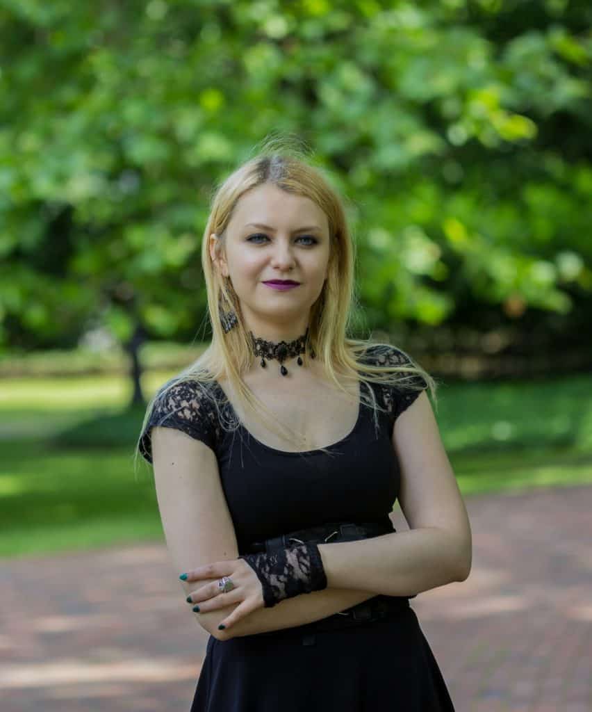 Gotycki portret w plenerze Agata Zalewska - Korpo Gotyk