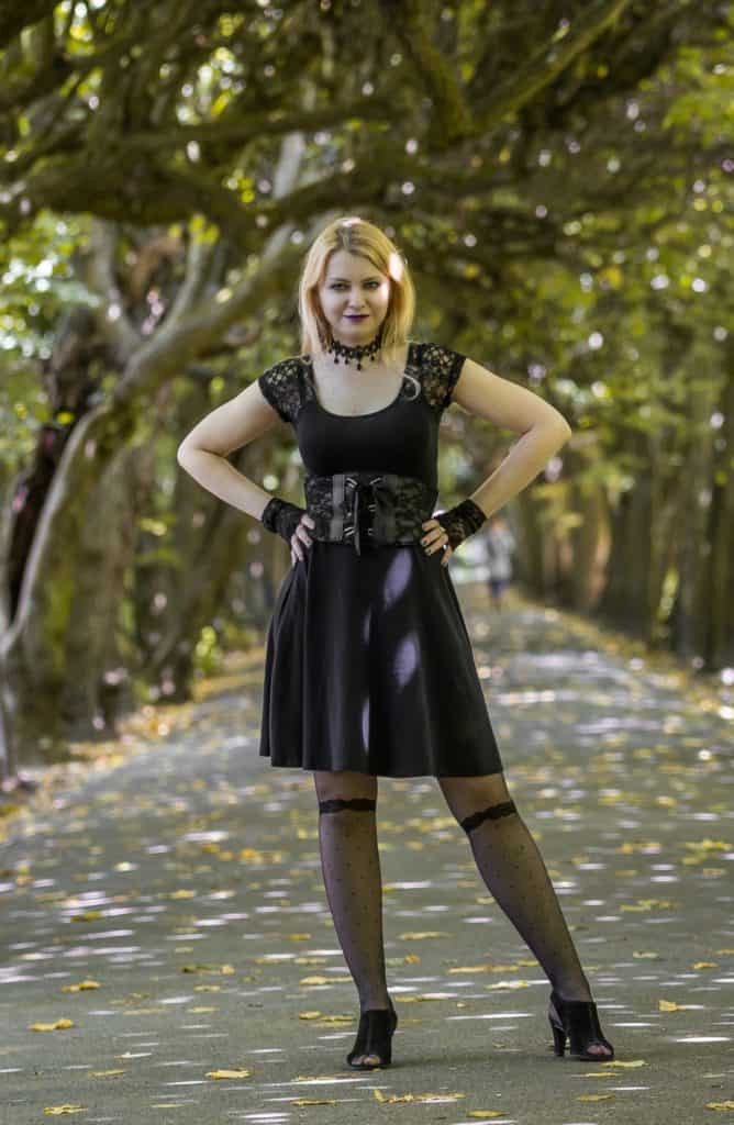 Gotycki portret w plenerze Styl z castle party