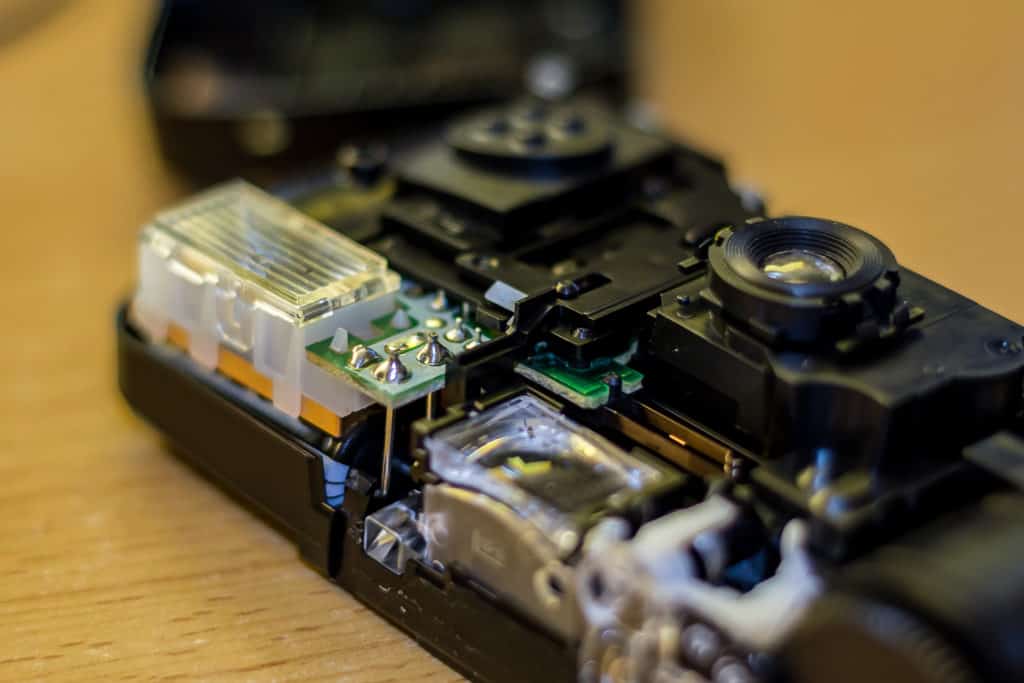 Zdjęcia aparatem jednorazowym fujifilm budowa aparatu-3