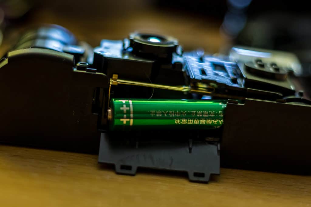 Zdjęcia aparatem jednorazowym fujifilm budowa aparatu-zasilanie