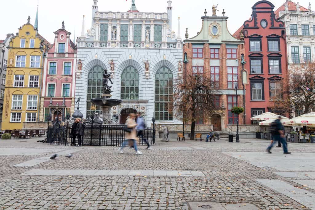 Gdańsk - Dwór Artusa i Neptun na Długim Targu - zdjęcie bez filtra
