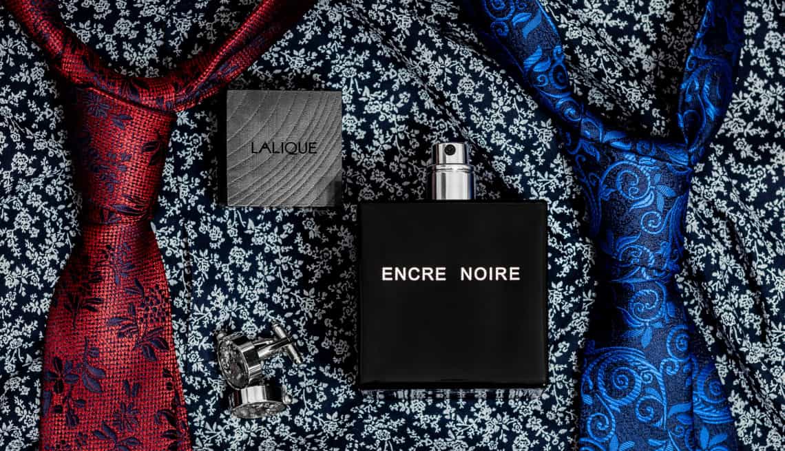 Czarna fotografia produktowa - Lalique encre noir