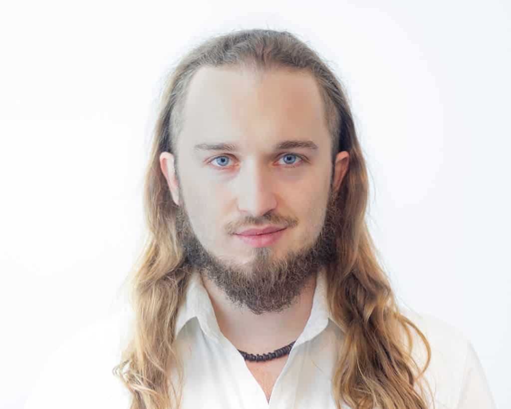 Biały portret Piotr Kowalski typ high key photography-1_pp