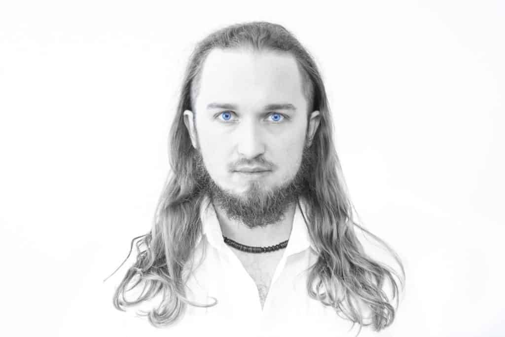 Biały portret z efektem kolorowych oczu 