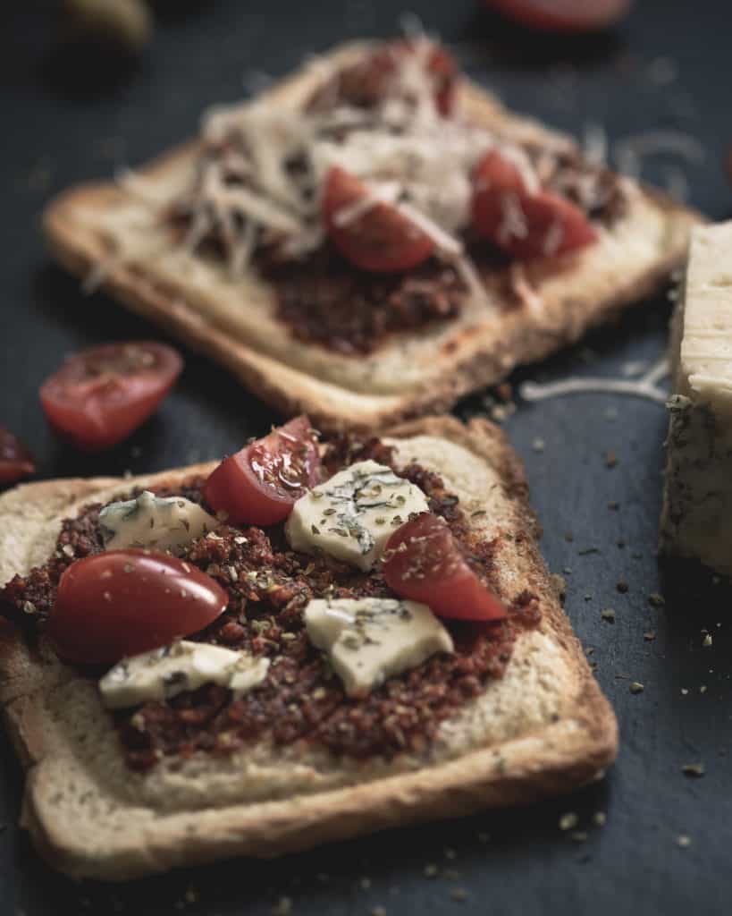 Domowe czerwone pesto calegreze